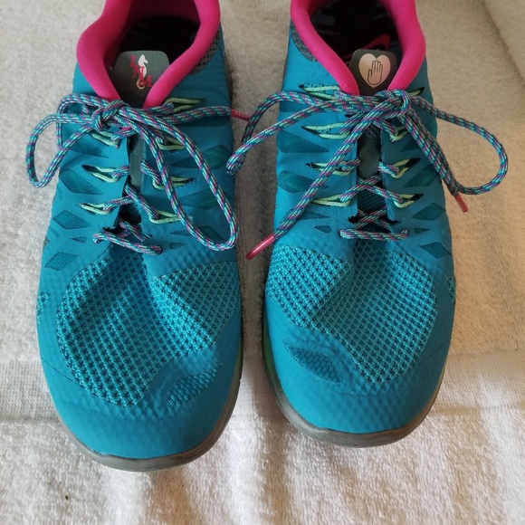Nike FREE customized sneakers with NY skyline heel - Picture 1 of 8